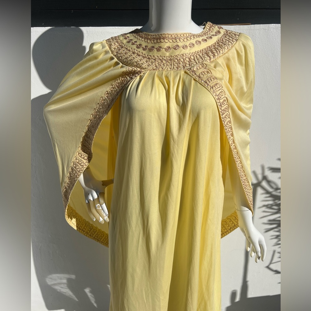 VTG Cocoon Cape Canary Yellow Gown - Picture 9 of 14